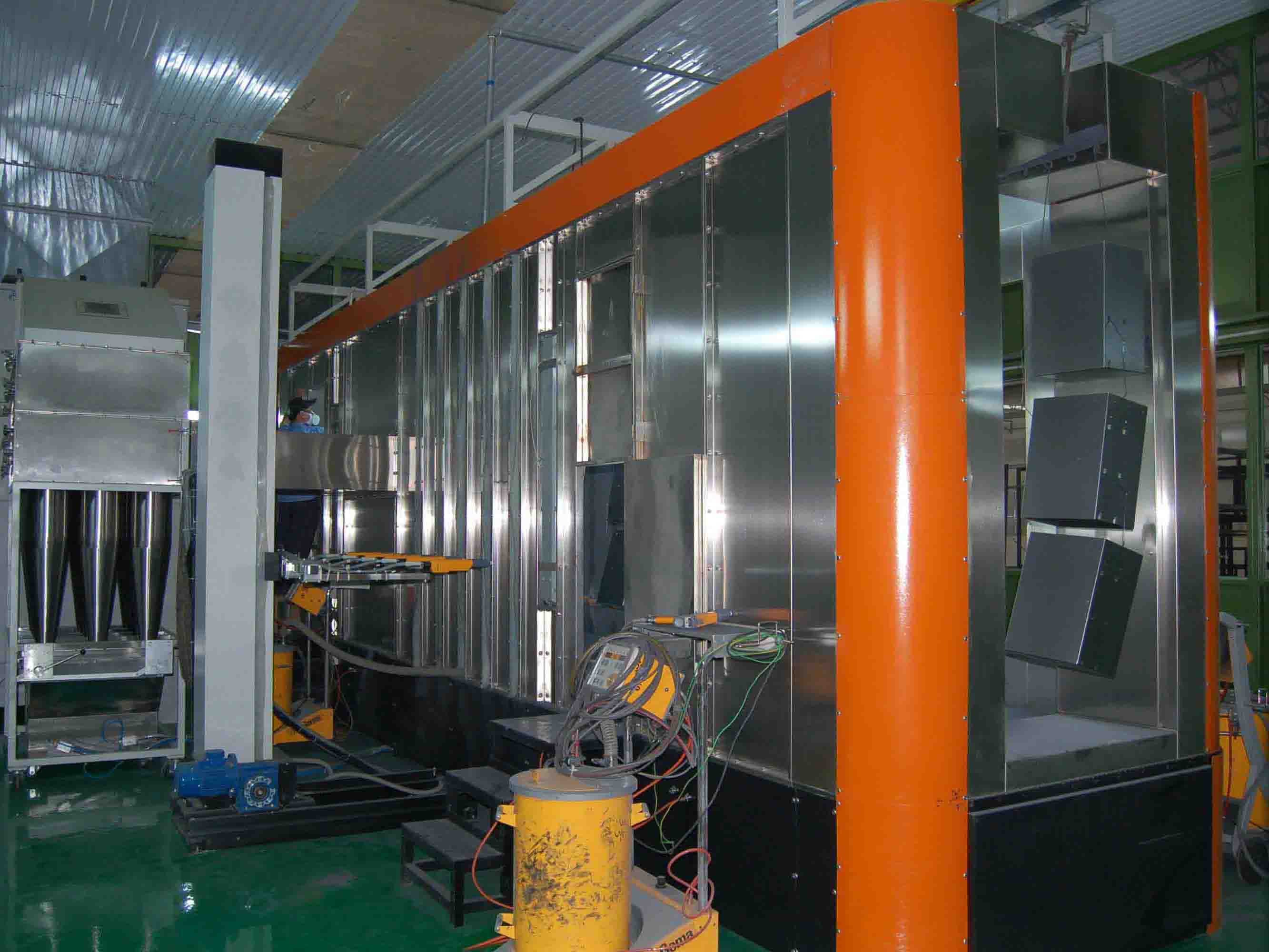 为佛山某公司建造的自动喷粉柜